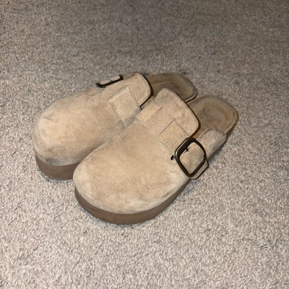 Chic Tan Suede Clogs with Buckle